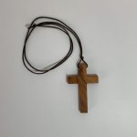 CRUZ SENCILLA LISA MADERA OLIVO 8.2cm